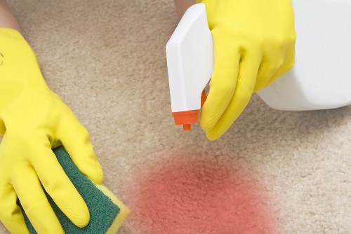 Local oven cleaner working in a South Kensington property